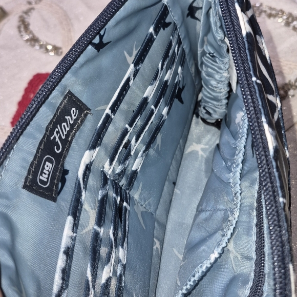 Lug Flare RFID Crossbody Navy Diamond Polyester Zip, Excellent Condition - Picture 4 of 5